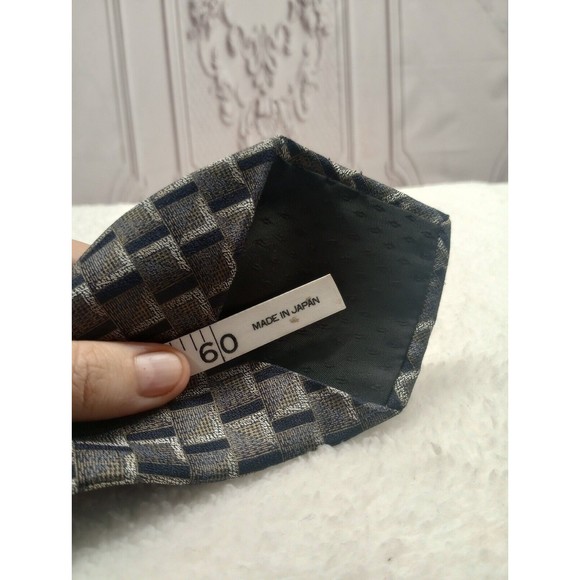 DC By Daniel Craig Italian Silk Men's Tie Gray/Black Geometric Texture Long - Picture 8 of 10